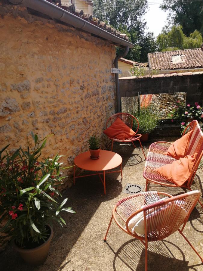 Traditional Stone Cottage Condac Exterior photo
